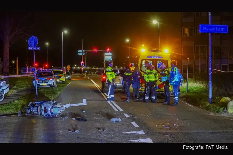 Twee zwaargewonden bij aanrijding met scooter en auto