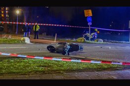 Twee zwaargewonden bij aanrijding met scooter en auto