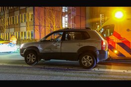 Twee zwaargewonden bij aanrijding met scooter en auto