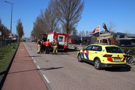 Driewieler belandt in water bij pontje