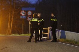 Voertuig gezonken aan de Leidsevaart in Bennebroek