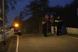 Voertuig gezonken aan de Leidsevaart in Bennebroek