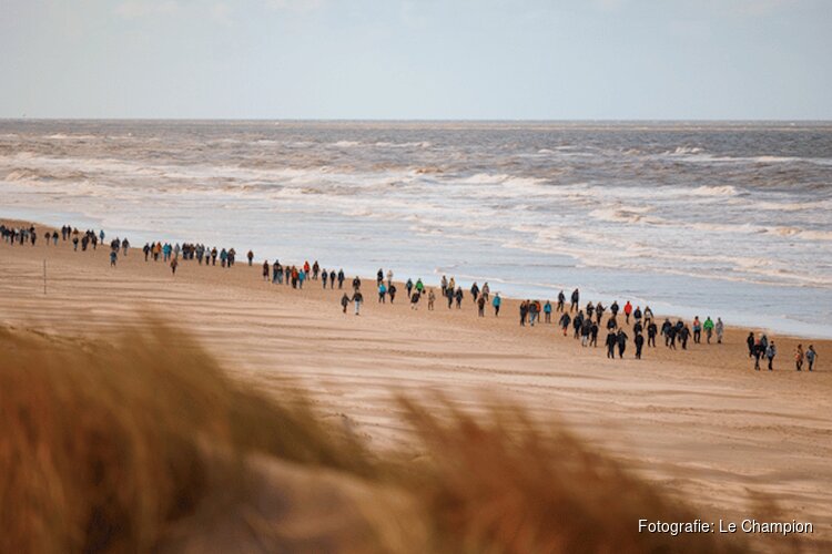 Ruim 6.000 wandelaars genieten van sportieve dag tijdens 30 van Zandvoort