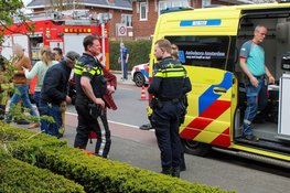 Auto rijdt tegen gevel van woning Bennebroek