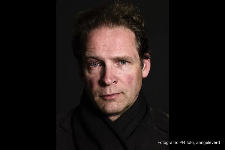 Erik van Muiswinkel vertelt over opgroeien in Schalkwijk