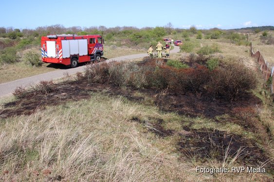 Brand in heide bij Zandvoort