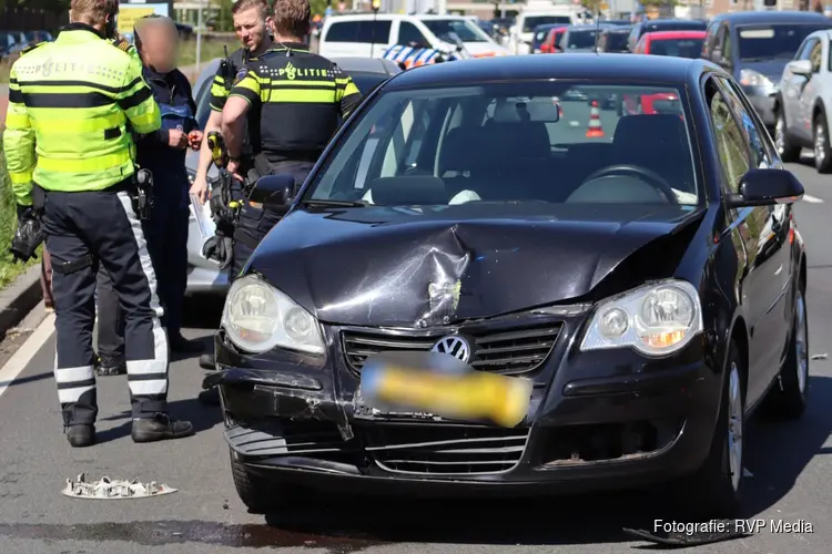 Ambulance met patiënt betrokken bij botsing met twee auto’s