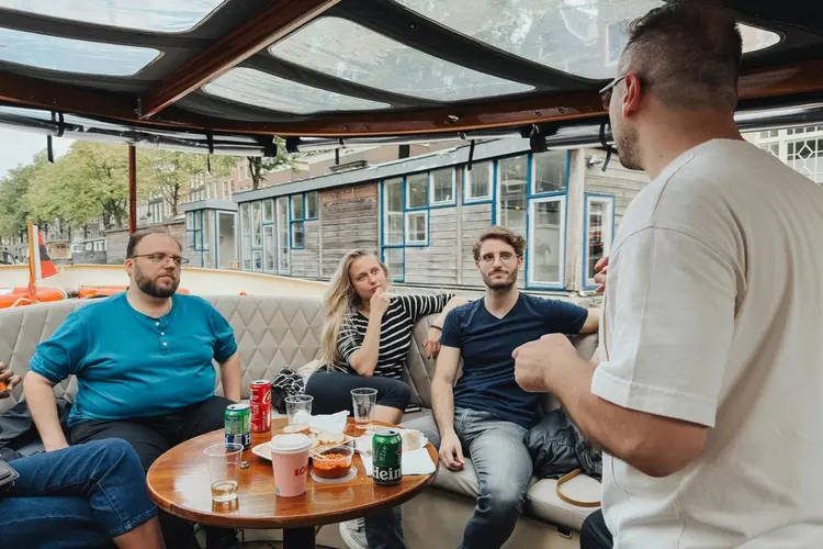 Waarom een bedrijfsuitje meer doet dan alleen een leuke dag geven
