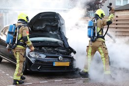 Auto's zwaar beschadigd na brand in Haarlem