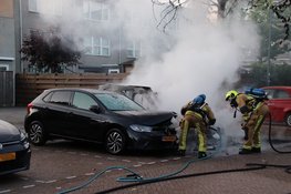 Auto's zwaar beschadigd na brand in Haarlem