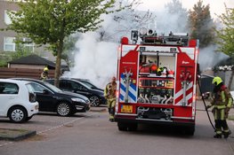 Auto's zwaar beschadigd na brand in Haarlem