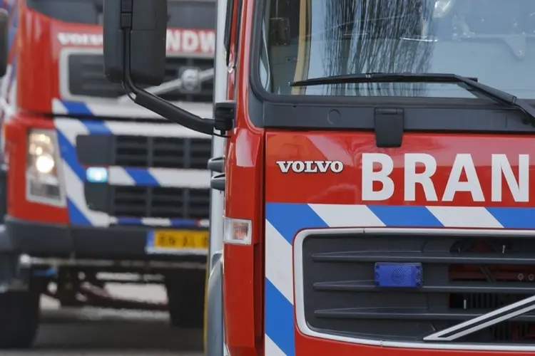 Twee voertuigen uitgebrand op bedrijventerrein in Haarlem