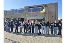 HBM-leerlingen ontdekken de wereld van drukwerk bij RET