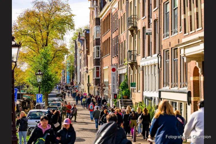Ruim 13.000 wandelaars aan de start in Amsterdam