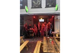Jubilerende Regenboogborrel: een jaar vol kleur en verbinding